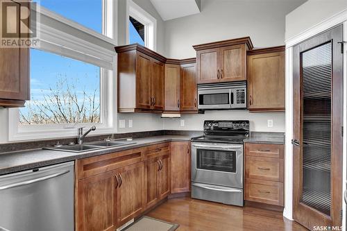 2433 Jameson Crescent, Regina, SK - Indoor Photo Showing Kitchen With Double Sink