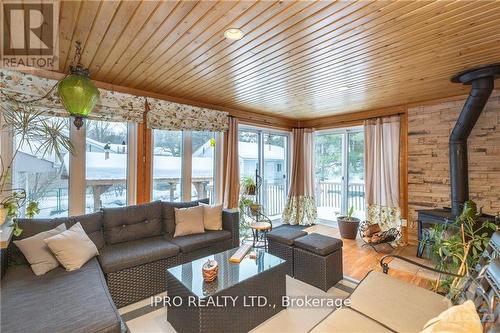 1436 Boyer Road, Ottawa, ON - Indoor Photo Showing Living Room With Fireplace