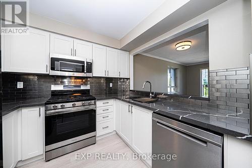 312 - 38 Hollywood Avenue, Toronto, ON - Indoor Photo Showing Kitchen