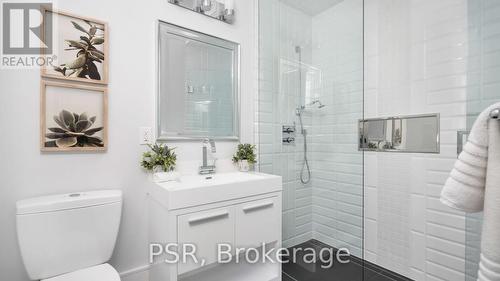 14 Tregellis Road, Toronto, ON - Indoor Photo Showing Bathroom