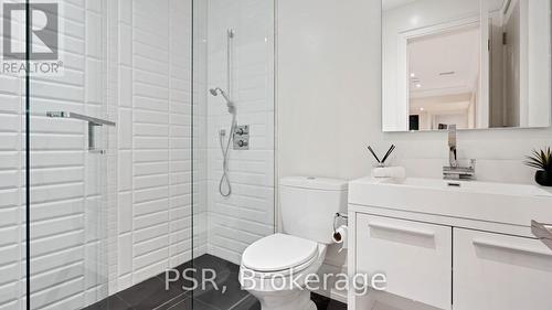 14 Tregellis Road, Toronto, ON - Indoor Photo Showing Bathroom