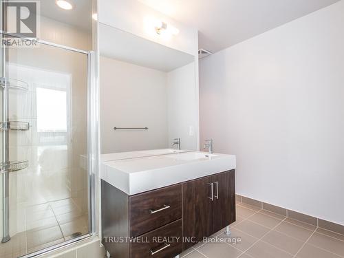 Ph21 - 35 Brian Peck Crescent, Toronto, ON - Indoor Photo Showing Bathroom