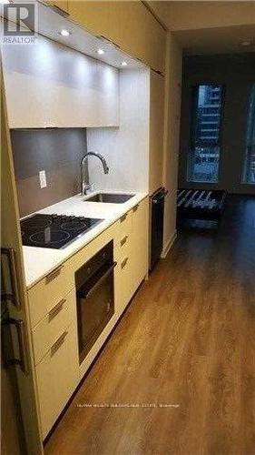 606 - 55 Regent Park Boulevard, Toronto, ON - Indoor Photo Showing Kitchen With Upgraded Kitchen