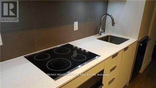 606 - 55 Regent Park Boulevard, Toronto, ON - Indoor Photo Showing Kitchen