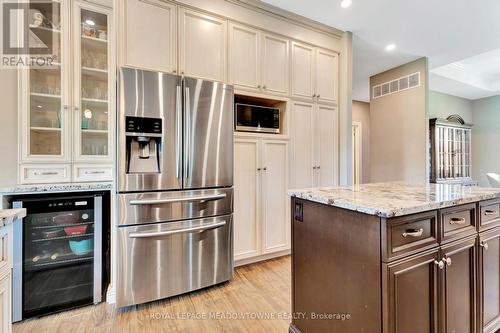 7 Gavin Drive, Hamilton, ON - Indoor Photo Showing Kitchen