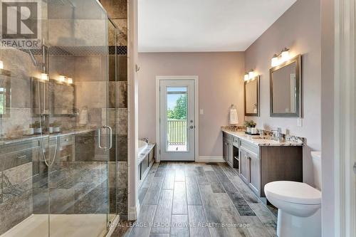 7 Gavin Drive, Hamilton, ON - Indoor Photo Showing Bathroom