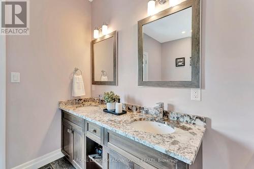 7 Gavin Drive, Hamilton, ON - Indoor Photo Showing Bathroom