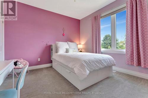 7 Gavin Drive, Hamilton, ON - Indoor Photo Showing Bedroom