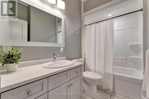 7 Gavin Drive, Hamilton, ON - Indoor Photo Showing Bathroom