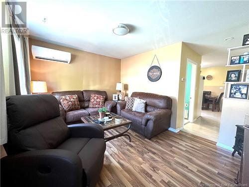 53 Thompson Road, Grand Bay-Westfield, NB - Indoor Photo Showing Living Room