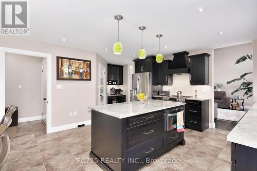 9442 Richmond Road, Aylmer (Ay), ON - Indoor Photo Showing Kitchen With Upgraded Kitchen