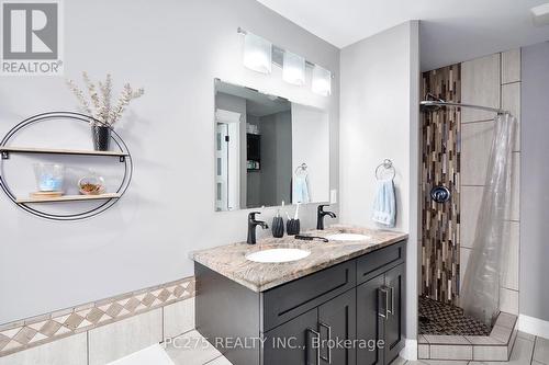 9442 Richmond Road, Aylmer (Ay), ON - Indoor Photo Showing Bathroom