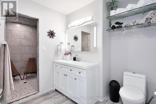 9442 Richmond Road, Aylmer (Ay), ON - Indoor Photo Showing Bathroom