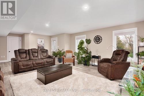 9442 Richmond Road, Aylmer (Ay), ON - Indoor Photo Showing Living Room