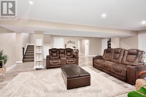 9442 Richmond Road, Aylmer (Ay), ON - Indoor Photo Showing Living Room