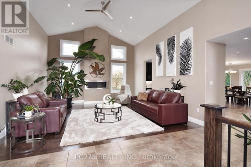 9442 Richmond Road, Aylmer (Ay), ON - Indoor Photo Showing Living Room