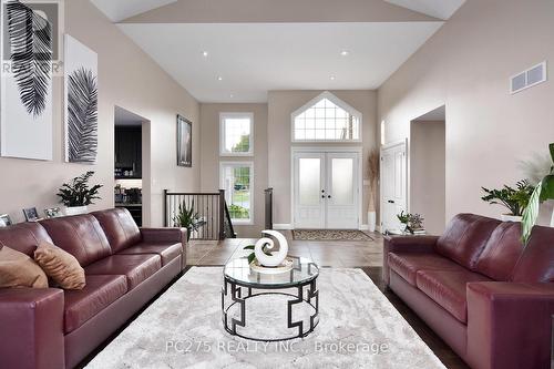 9442 Richmond Road, Aylmer (Ay), ON - Indoor Photo Showing Living Room