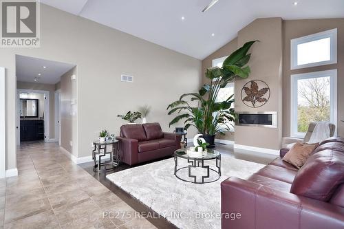 9442 Richmond Road, Aylmer (Ay), ON - Indoor Photo Showing Living Room