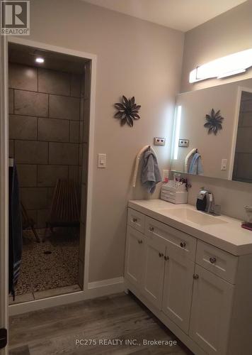 9442 Richmond Road, Aylmer (Ay), ON - Indoor Photo Showing Bathroom