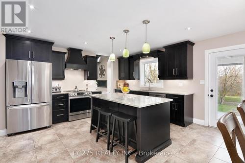 9442 Richmond Road, Aylmer (Ay), ON - Indoor Photo Showing Kitchen With Upgraded Kitchen