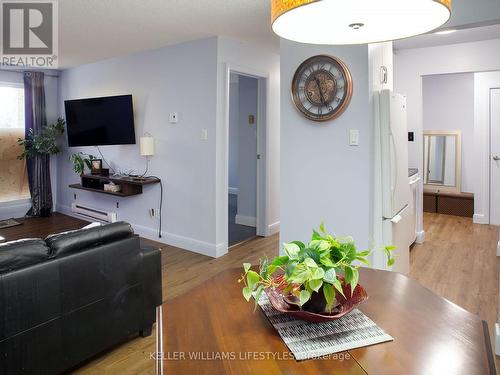 219 - 727 Deveron Crescent, London, ON - Indoor Photo Showing Living Room