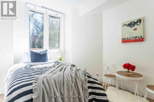 421 - 12 Douro Street, Toronto, ON - Indoor Photo Showing Bedroom