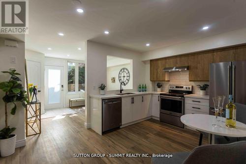 421 - 12 Douro Street, Toronto, ON - Indoor Photo Showing Kitchen