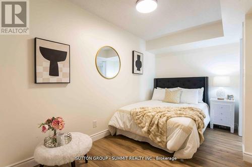 421 - 12 Douro Street, Toronto, ON - Indoor Photo Showing Bedroom