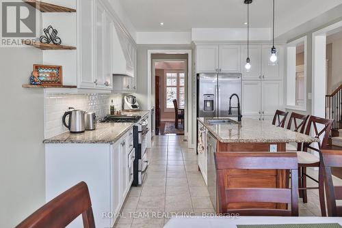 84 Wyndham Circle, Georgina, ON - Indoor Photo Showing Kitchen With Upgraded Kitchen