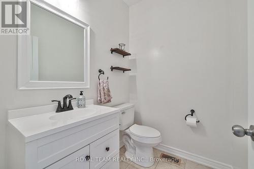 84 Wyndham Circle, Georgina, ON - Indoor Photo Showing Bathroom