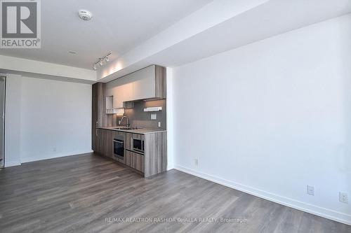 4011 - 898 Portage Parkway, Vaughan, ON - Indoor Photo Showing Kitchen