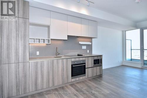 4011 - 898 Portage Parkway, Vaughan, ON - Indoor Photo Showing Kitchen With Upgraded Kitchen