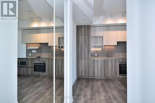 4011 - 898 Portage Parkway, Vaughan, ON - Indoor Photo Showing Kitchen