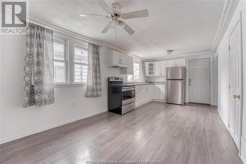 929 Bridge Avenue, Windsor, ON - Indoor Photo Showing Kitchen