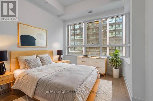 421 - 395 Dundas Street W, Oakville, ON - Indoor Photo Showing Bedroom