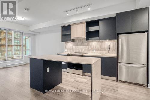 421 - 395 Dundas Street W, Oakville, ON - Indoor Photo Showing Kitchen With Stainless Steel Kitchen With Upgraded Kitchen