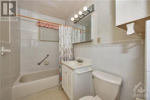 213 Ancaster Avenue, Ottawa, ON - Indoor Photo Showing Bathroom