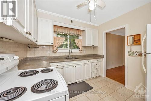 213 Ancaster Avenue, Ottawa, ON - Indoor Photo Showing Kitchen