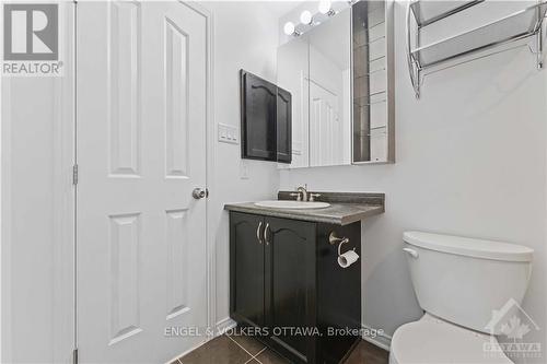 236 Tivoli, Ottawa, ON - Indoor Photo Showing Bathroom