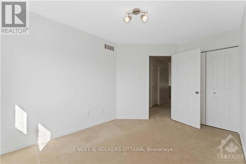 236 Tivoli, Ottawa, ON - Indoor Photo Showing Other Room