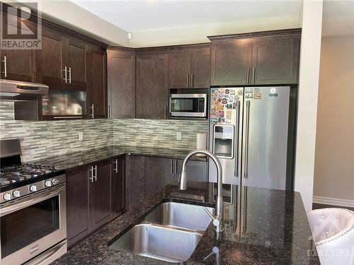 232 Saddleback Crescent, Ottawa, ON - Indoor Photo Showing Kitchen With Stainless Steel Kitchen With Double Sink With Upgraded Kitchen