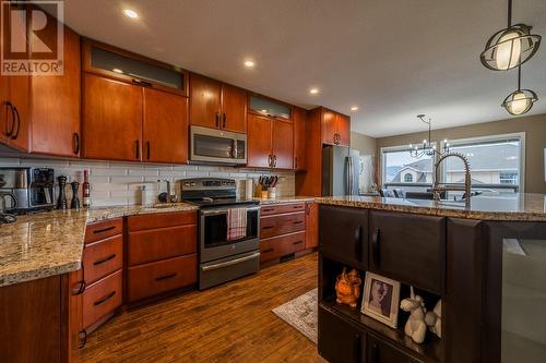 1775 Mckinley Court, Kamloops, BC - Indoor Photo Showing Kitchen