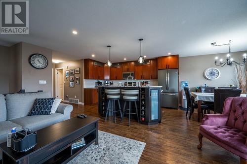 1775 Mckinley Court, Kamloops, BC - Indoor Photo Showing Living Room