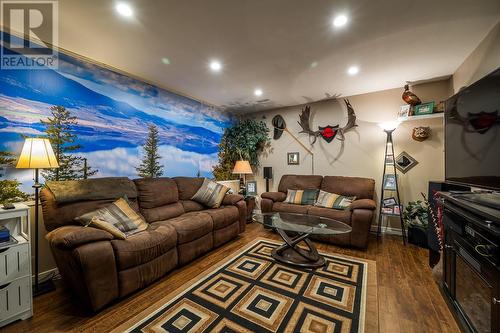 1775 Mckinley Court, Kamloops, BC - Indoor Photo Showing Living Room