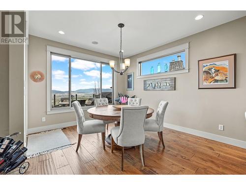 900 Lamont Lane, Kelowna, BC - Indoor Photo Showing Dining Room