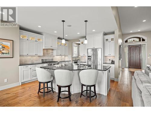 900 Lamont Lane, Kelowna, BC - Indoor Photo Showing Kitchen With Upgraded Kitchen