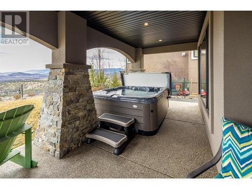 900 Lamont Lane, Kelowna, BC - Outdoor With Exterior