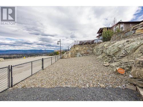 900 Lamont Lane, Kelowna, BC - Outdoor