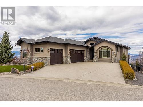 900 Lamont Lane, Kelowna, BC - Outdoor With Facade