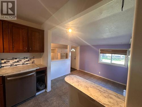 306 5Th Avenue S Avenue, Cranbrook, BC - Indoor Photo Showing Kitchen